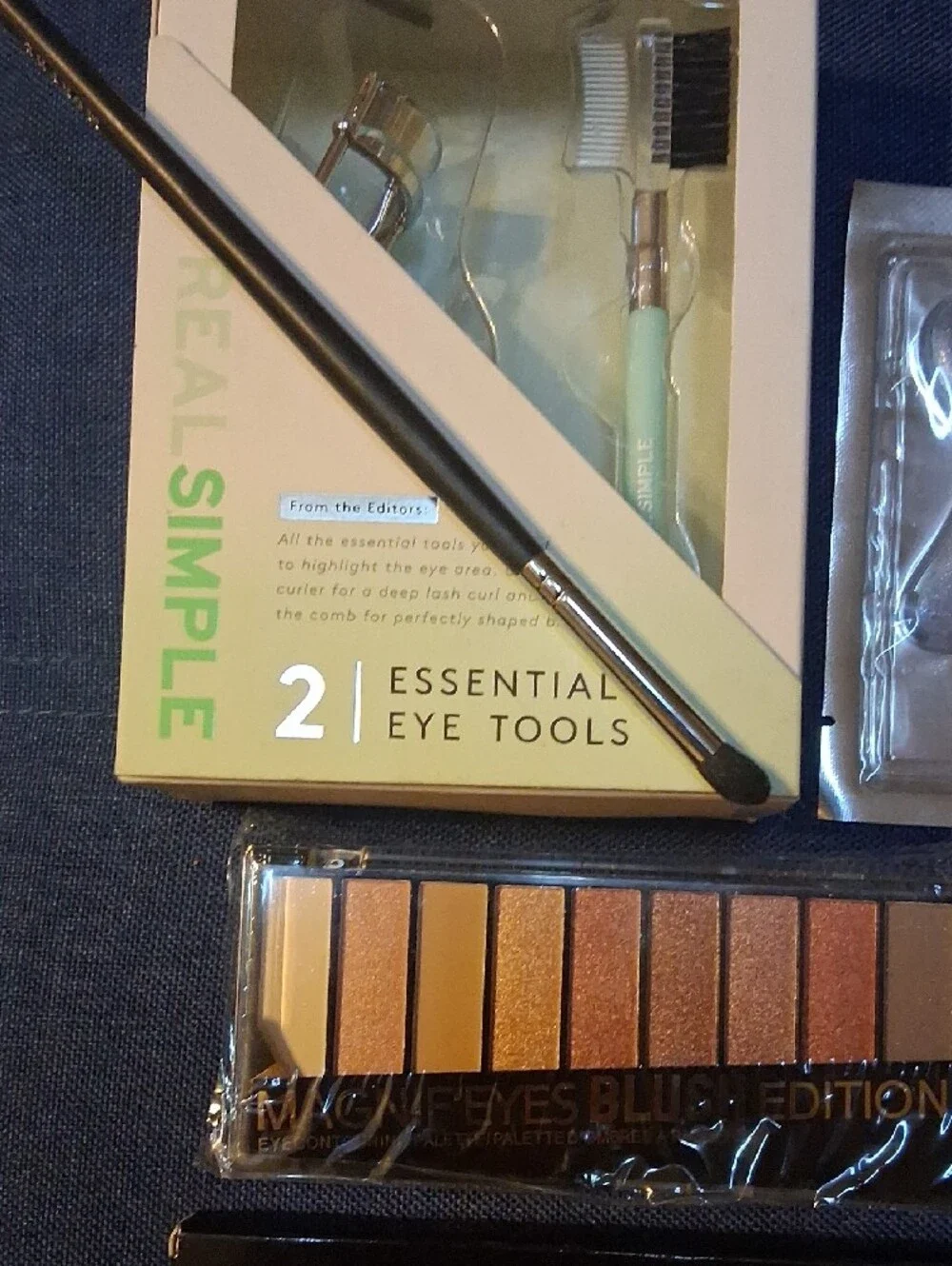 Simple Warm Neutral Eyeshadow Palette with Brush And Tools!